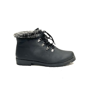 Vintage 1990s Faux Fur Snow Boots // Black Nylon Lace Up Winter Ankle Booties by Comfort View Size 11