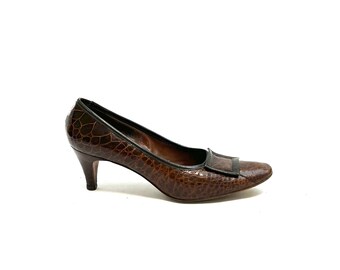 Vintage 1960s Mod Pilgrim Heels // Brown Crocodile Leather Slip On Buckle Pumps by De Liso Debs Size 6