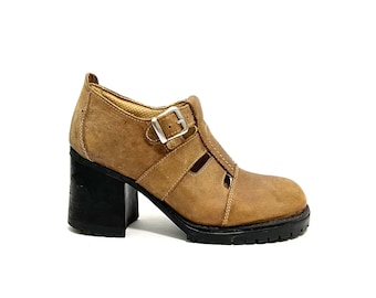 Vintage 1990s Chunky Mary Janes // Tan Leather Keyhole Cutout Heels by Aldo Size 8