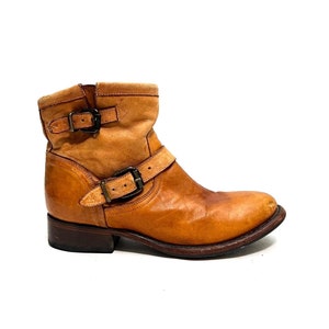 Vintage Y2K Dual Buckle Ankle Boots // Tan Leather Pull On Heeled Booties by Matisse Size 8