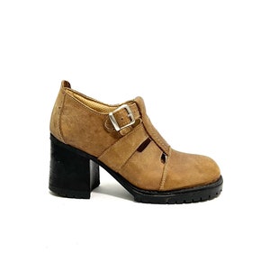 Vintage 1990s Chunky Mary Janes // Tan Leather Keyhole Cutout Heels by Aldo Size 8