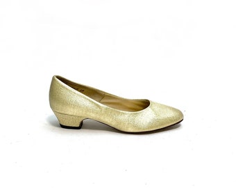 Vintage 1960s Vegan Gold Lamé Kitten Heels // Fabric Formal Dress Shoes by Hush Puppies Size 6