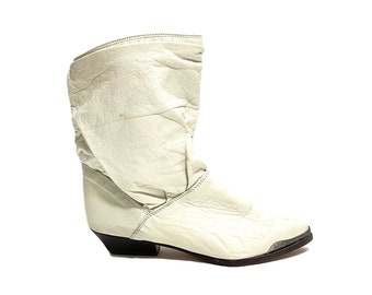 Vintage 1980s Womens Slouch Booties // White Leather Pull On Ankle Boots by Zodiac Size 9