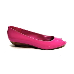 Vintage Y2K Deadstock Kitten Heels // Barbie Pink Vegan Patent Leather Slip On Peep Toe Wedges by Predictions Size 12
