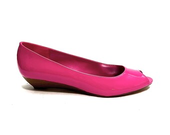 Vintage Y2K Deadstock Kitten Heels // Barbie Pink Vegan Patent Leather Slip On Peep Toe Wedges by Predictions Size 12