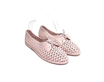 Vintage 1980s Deck Shoes // Pastel Pink Molded Plastic Lattice Weave Lace Up Flats Size 8