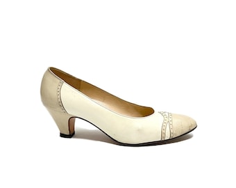 Vintage 1980s Ferragamo Heels // Ivory Leather Tan Brogue Pumps Size 6.5