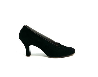 Vintage 1950s Classic Pumps // Black Suede Slip On Luxury Heels by Saks Fifth Avenue Size 5