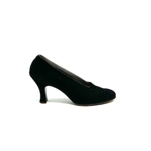 Vintage 1950s Classic Pumps // Black Suede Slip On Luxury Heels by Saks Fifth Avenue Size 5