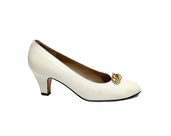 Vintage 1980s Classic Workwear Pumps // Ivory Leather Gold Charm Conservative Heels by Salvatore Ferragamo Size 6.5