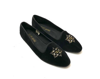 Vintage 1990s Snowflake Ballet Flats // Vegan Black Velvet Slip On Christmas Shoes by Holiday Editions Size 8