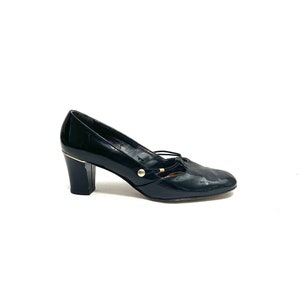 Vintage 1960s Mary Jane Heels // Black Patent Leather Slip On Pumps by Red Cross Shoes Size 6