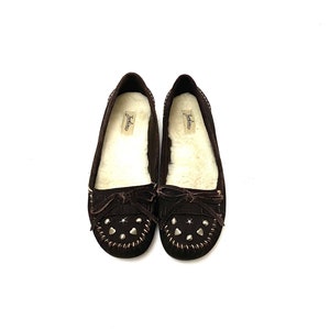 Vintage 1990s Brown Suede Moccasins // Fleece Lined Slipper Shoes by Zodiac Size 8.5