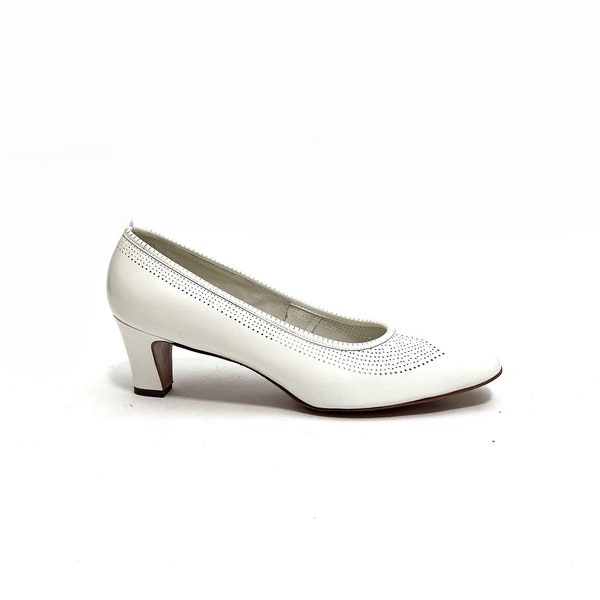 Vintage 1970s Deadstock Heels // White Vented Leather Slip On Pumps by Florsheim Size 10