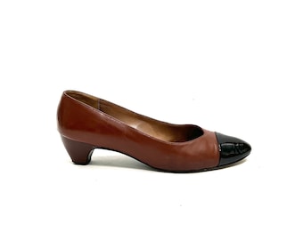 Vintage 1990s Kitten Heels // Brown Leather Slip On Classic Workwear Pumps by Allen Edmonds Size 8.5