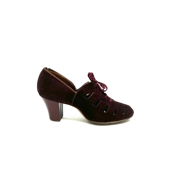 Vintage 1940s Cutout Sculpted Oxfords // Burgundy Suede Lace Up Dress Heels by Babette Size 4.5