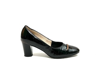 Vintage 1960s Chunky Mod Heels // Black Patent Leather Slip On Pumps by Naturalizer Size 6