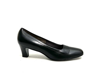 Vintage 1970s Deadstock Classic Pumps // Black Leather Slip On Workwear Heels by Florsheim Size 10
