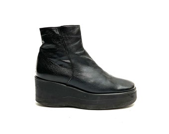 Vintage 1980s Platform Boots // Womens Black Leather Zip Up Wedge Ankle Booties by Elégance Size 6