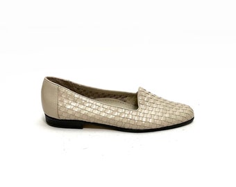 Vintage 1980s Woven Loafers // Beige Leather Slip On Casual Flats by Trotters Size 10
