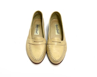 Vintage 1970s Penny Loafer Moccasins // Beige Leather Slip On Shoes Size 8.5