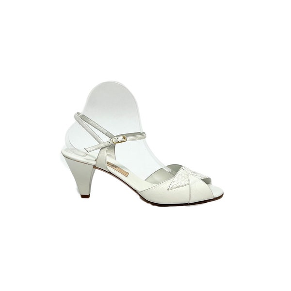 Vintage 1970s Deadstock Bridal Heels // White Leather Asymmetrical Peep Toe Pumps by Amalfi Size 10.5