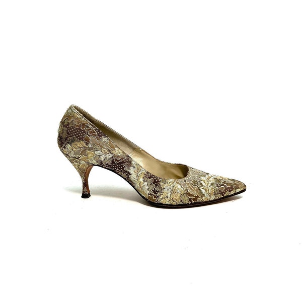 Vintage 1950s Jacquard Fabric Pumps // Gold Lurex Leaf Print Leather Pointed Toe Dress Heels by Mary Sachs Size 8.5