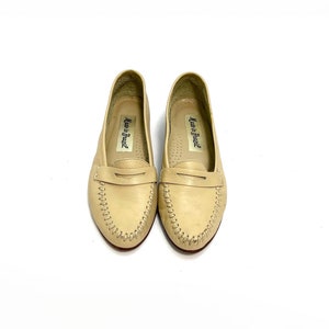 Vintage 1970s Penny Loafer Moccasins // Beige Leather Slip On Shoes Size 8.5