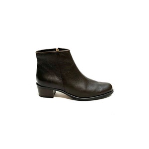Vintage 1990s Stiefeletten mit Reißverschluss // Dunkelbraune Pebble Leder Booties von Febo Gr. 9