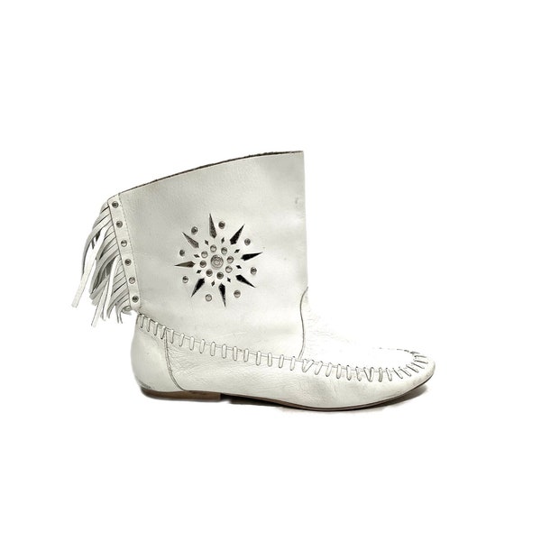 Vintage 1980s Moccasin Ankle Boots // White Leather Fringe Cutout Western Style Booties by Clicks Size 7.5