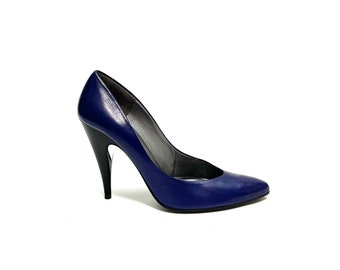 Vintage 1990s Pointed Toe Pumps // Blue Violet Leather Slip On Stiletto Heels by Charles Jourdan Size 8