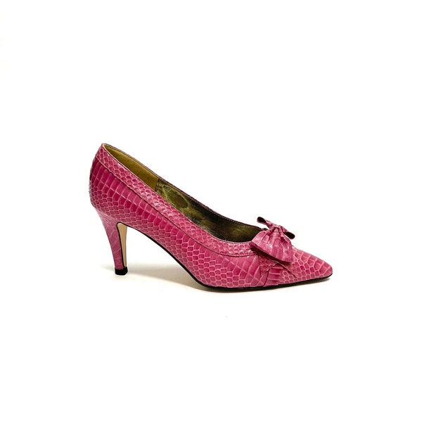 Vintage 1980s Bow Pumps // Pink Reptile Leather Pointed Toe Heels by Sutton Plaza Size 8