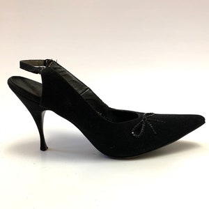 Vintage 1950s Schleifen Slingbacks // Schwarze Suede Toe Toe Stiletto Heels by Mr Seymour Designer Schuhe Gr. 8.5