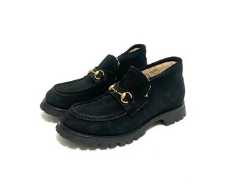 Mocassini da uomo Harald Horsebit Platform Slip On in pelle scamosciata nera con fodera in montone di Gucci, taglia 8,5