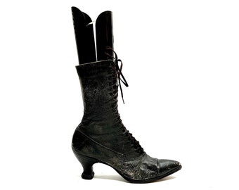 Botas antigas da vovó eduardiana dos anos 1910 // Botas de couro preto com cadarço e salto médio francês, tamanho 7,5