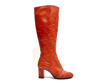 Vintage 1960s Knee High Gogo Boots // Honey Brown Leather Zip Up Heeled Fashion Boots Size 6