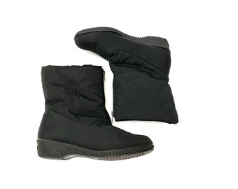 Vintage 1980s Black Winter Boots // Fleece Lined Zip Front Mid Calf Wedge Snow Boots by Toe Warmers Size 10