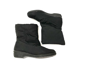Vintage 1980s Black Winter Boots // Fleece Lined Zip Front Mid Calf Wedge Snow Boots by Toe Warmers Size 10