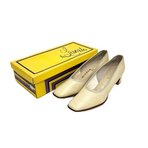 Vintage 1970s Deadstock Workwear Pumps // Ivory Embossed Leather Slip On Heels by De Liso Debs Size 10