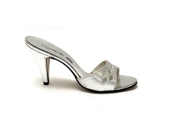 Vintage 1960s Polly Style Heels // Metallic Silver Leather Cutout Slip On Pumps by Sears Size 9