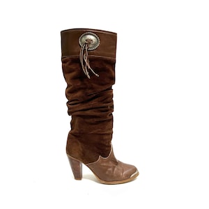 Vintage 1980s kniehohe Slouch Boots // Braune Wildleder-Stiefel im Western-Stil von Sternzeichen Größe 6,5