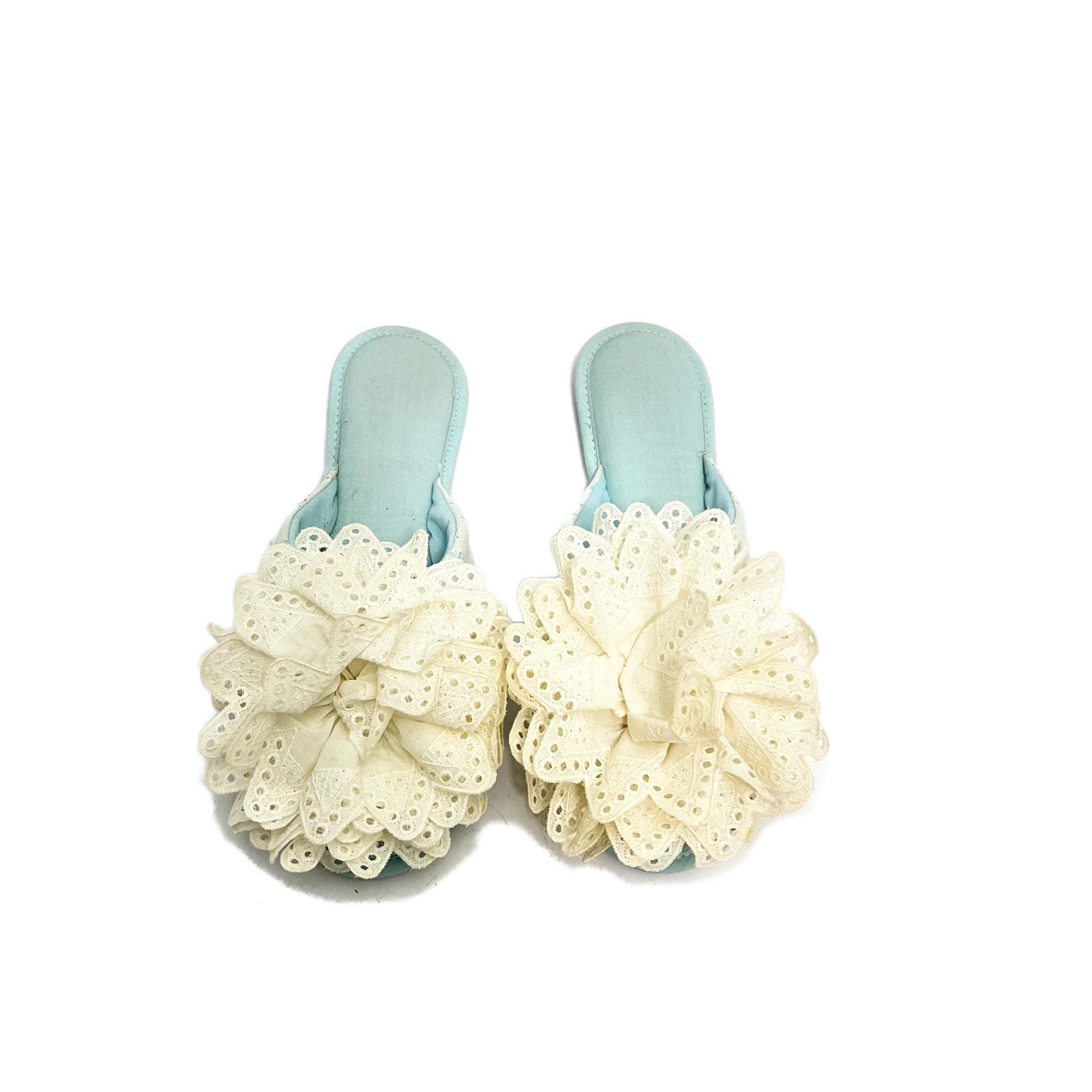Vintage 1960s Cottagecore Slippers // Blue Cotton Ivory