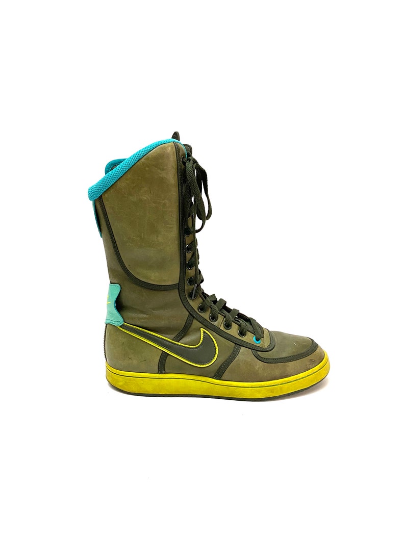nike boots with zipper