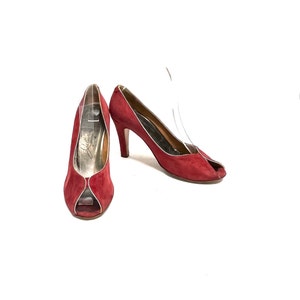 Vintage pumps med öppen tå från 1960-talet // Röd mocka med silverdetaljer från Julianelli, storlek 7 bild 4