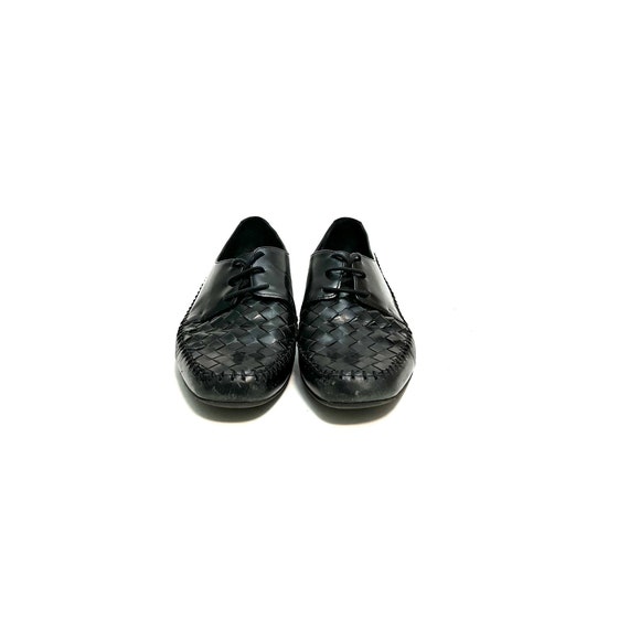 Vintage 1970s Womens Walking Shoes // Black Woven Leather
