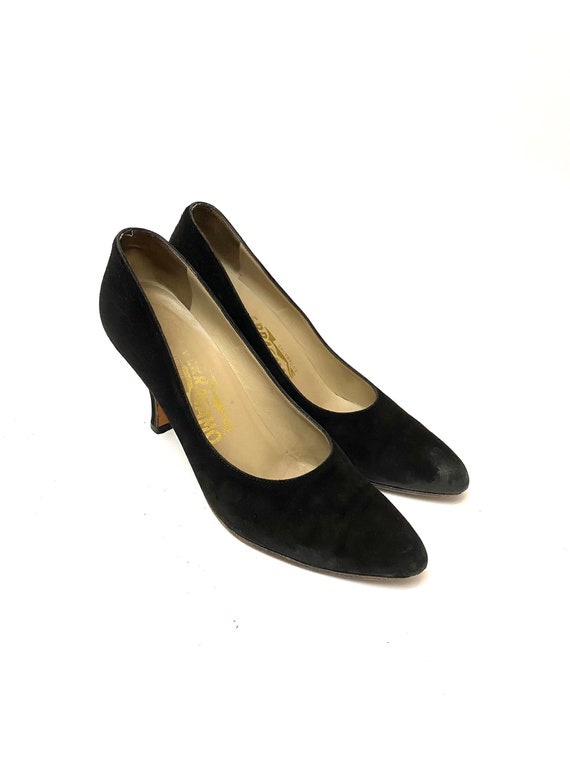 Vintage 1970s Suede Ferragamo Heels // Black Curv… - image 6