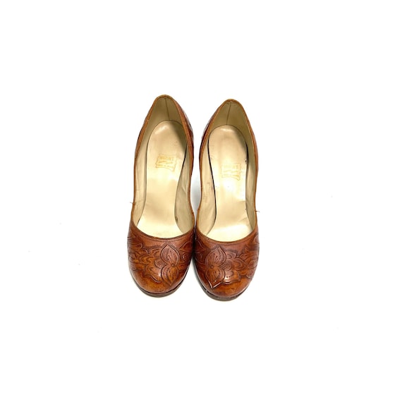 Vintage 1940s Hand Tooled Leather Heels // Brown … - image 3