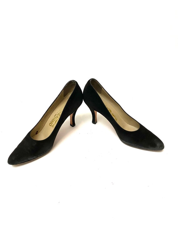 Vintage 1970s Suede Ferragamo Heels // Black Curv… - image 5