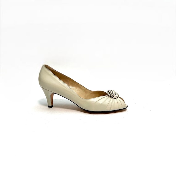 Vintage 1980s Deadstock Peep Toe Pumps // Beige L… - image 1