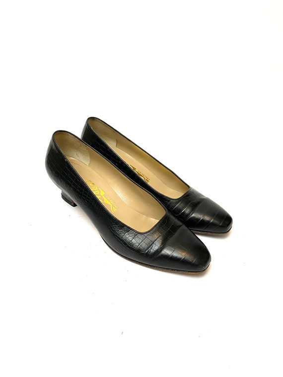 Vintage 1970s Embossed Leather Ferragamo Heels //